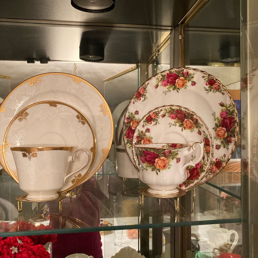 Pick a piece of crystal  or China and we’ll agree to a price. MESSAGE ME!! - Picture 2 of 7